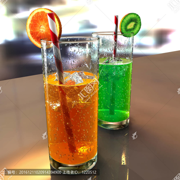 桌上的兩個玻璃杯