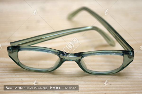 綠色的眼鏡