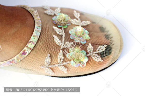 繡花拖鞋