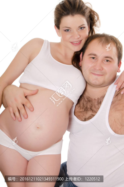 幸福懷孕夫婦孤立在白色