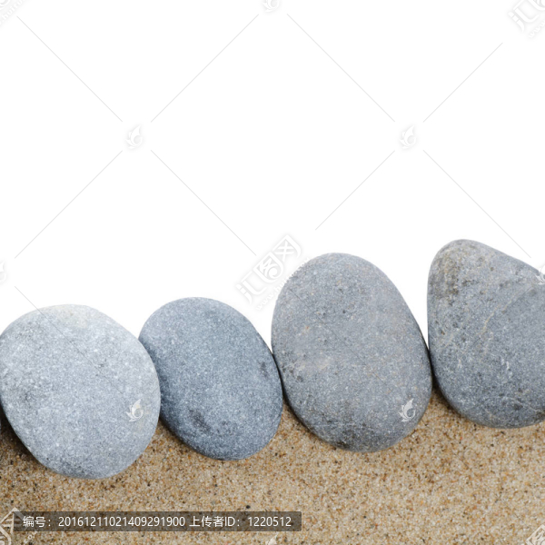 石頭在沙灘上