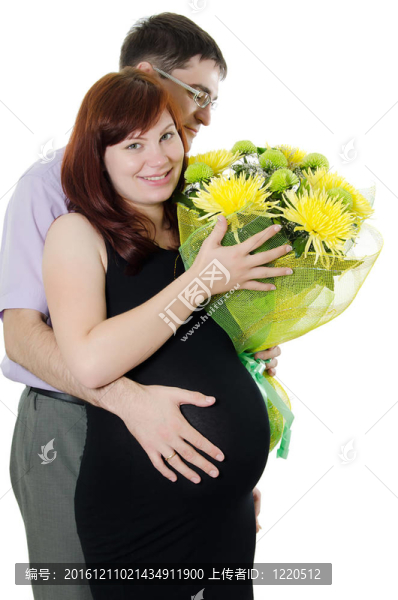 幸福懷孕夫婦孤立在白色