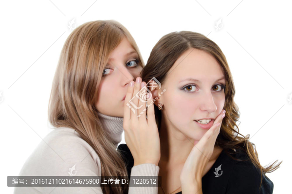 兩女朋友告訴的流言在耳分離