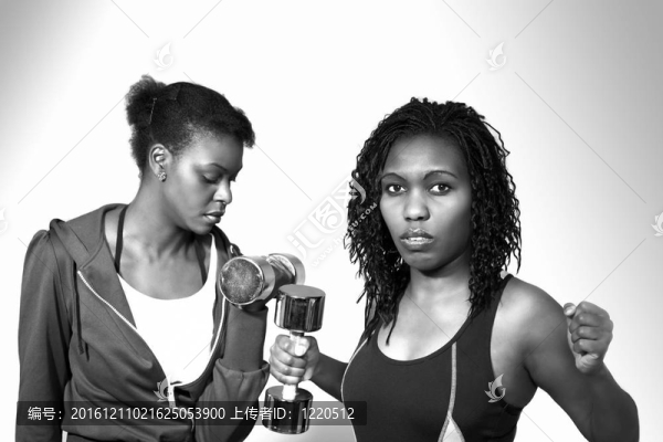 艱難的健身房的女性