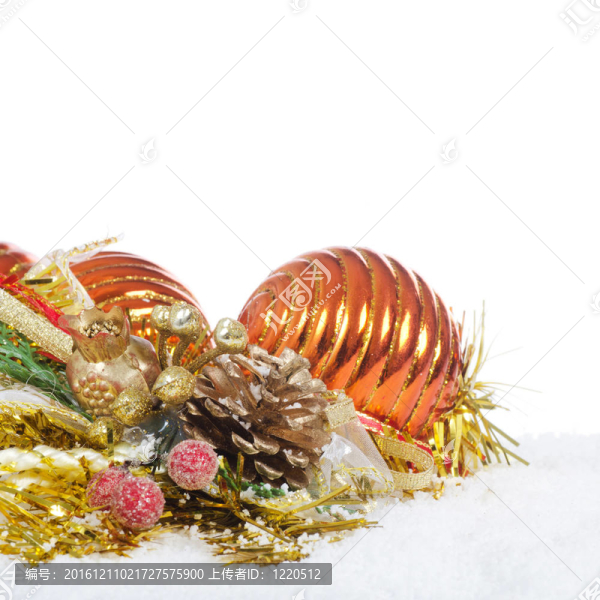雪中的圣誕樹(shù)球