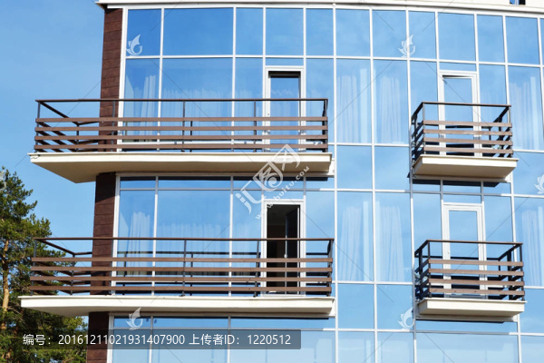 在澤列諾戈?duì)査箍诵卢F(xiàn)代建筑的片段