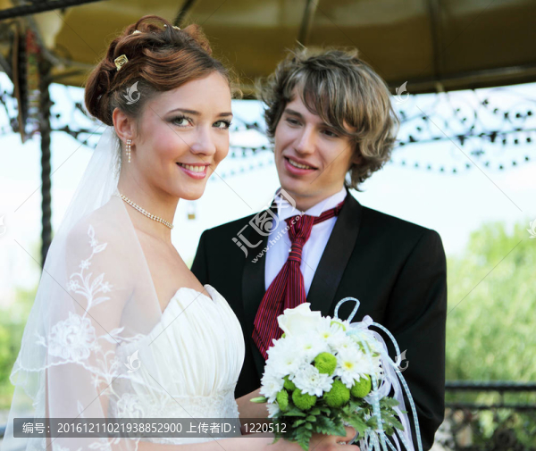 拍攝年輕夫婦進(jìn)入婚姻