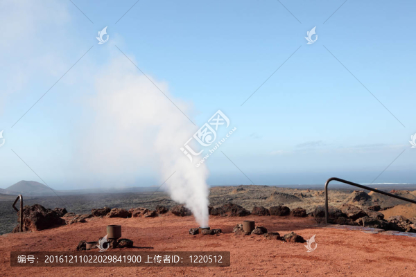 蒂曼法亞國(guó)家公園；爆炸的水因?yàn)闊峄鹕降叵?。蘭薩羅特島；西班牙