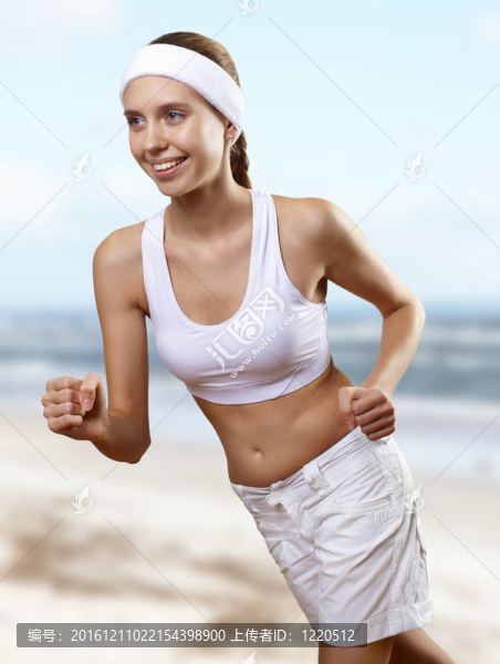 穿運動服的年輕漂亮女人