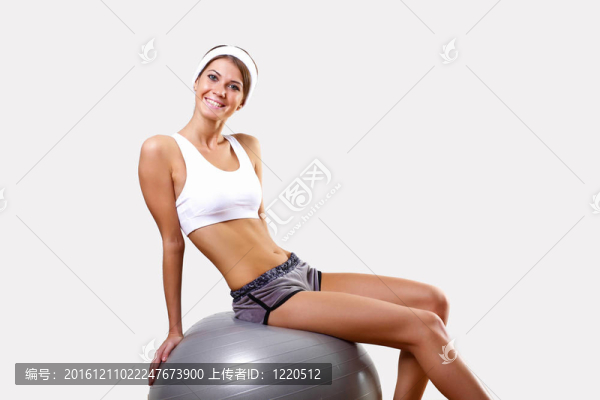 穿運(yùn)動(dòng)服的年輕漂亮女人