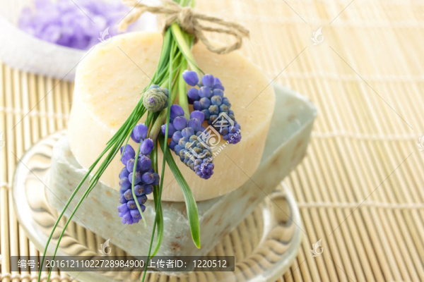 手工皂和葡萄風(fēng)信子