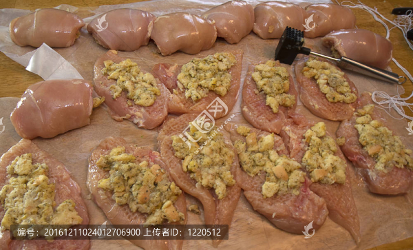 Tenderizing,Stuffed,Chicken,Rolls