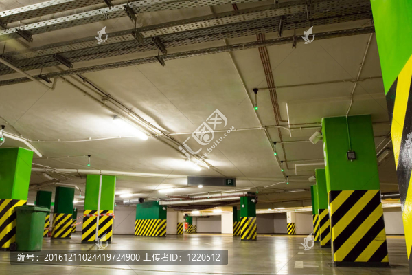 停車庫；地下商場