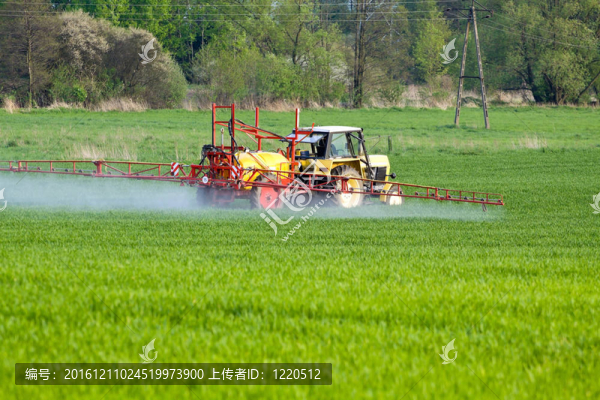 拖拉機噴涂