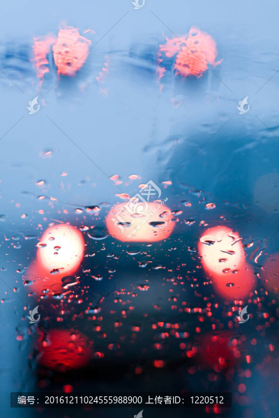 雨中駕駛