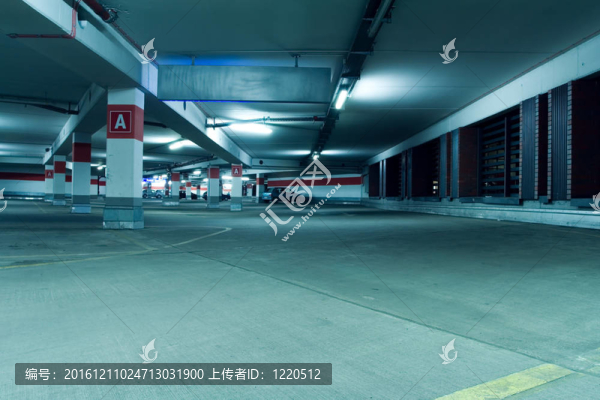 地下停車庫內部