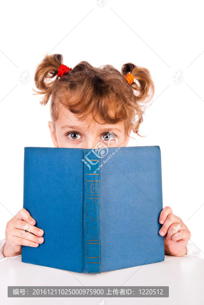 女孩讀書