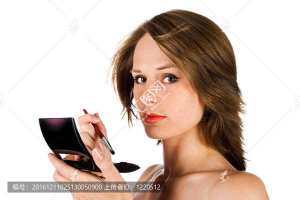 女人臉用刷子