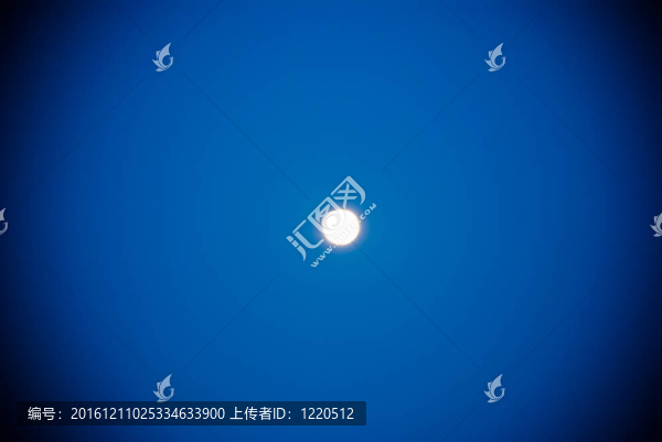 天空中的月亮