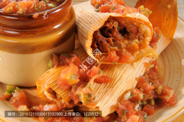 牛肉玉米粉蒸肉和莎莎