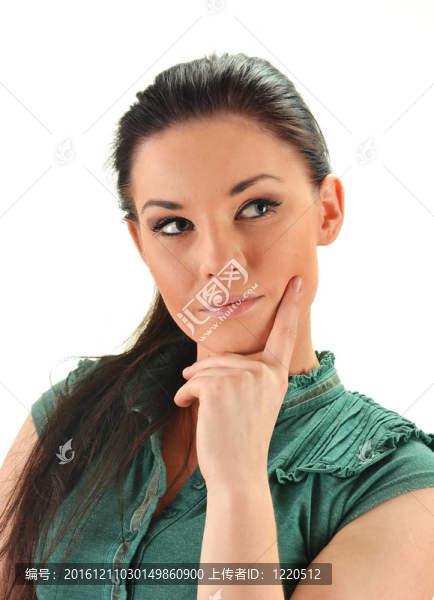 年輕迷人的女人在一個孤立的白色姿態(tài)