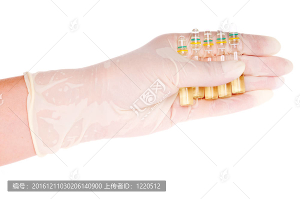 用安瓿在白色的手