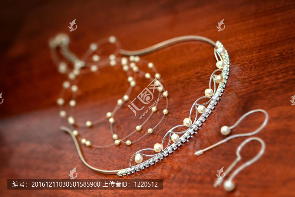 鉆石梳頭發(fā)