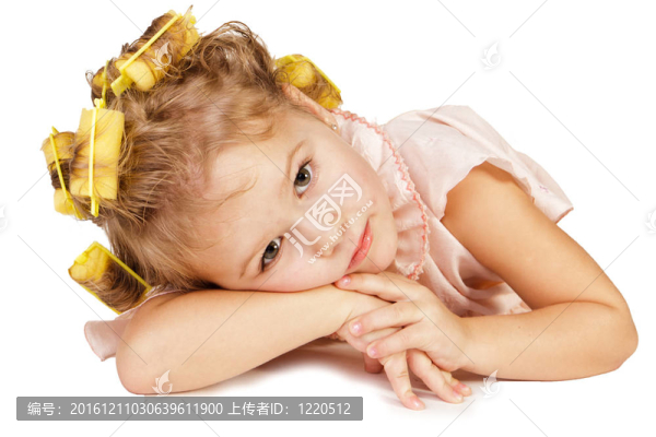 美麗的小女孩在輥