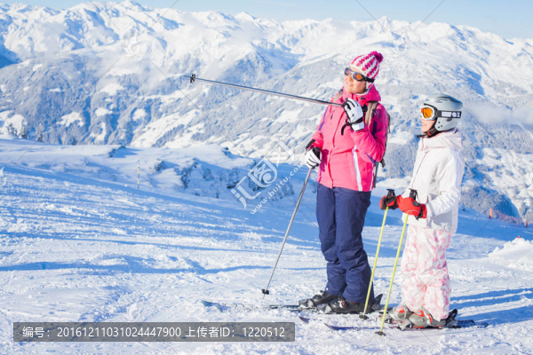 快樂(lè)的滑雪者