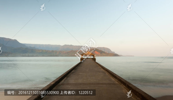 在哈納雷灣考艾日出