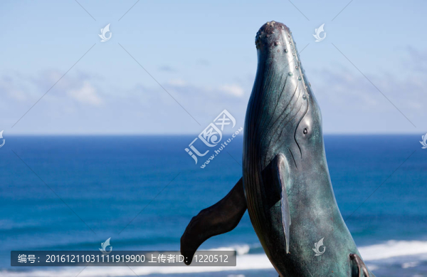 鯨海雕像