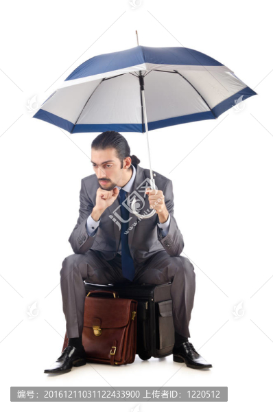 商人帶著白色的雨傘