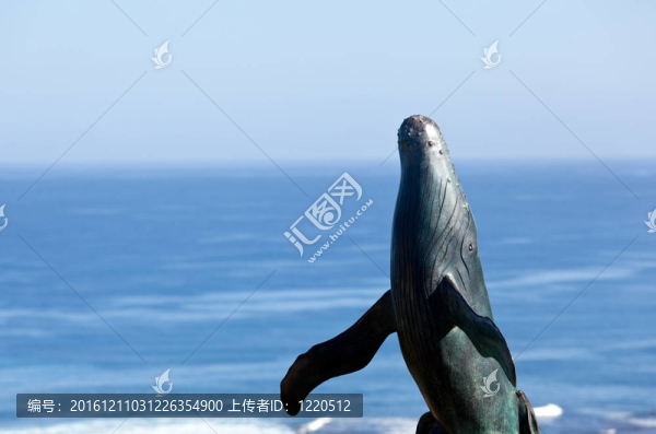 鯨海雕像
