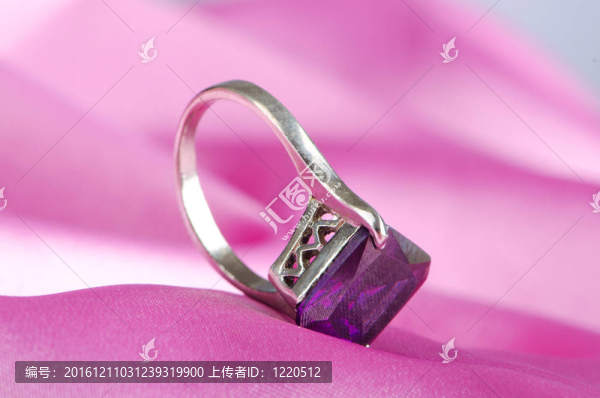 時(shí)尚概念與戒指背景