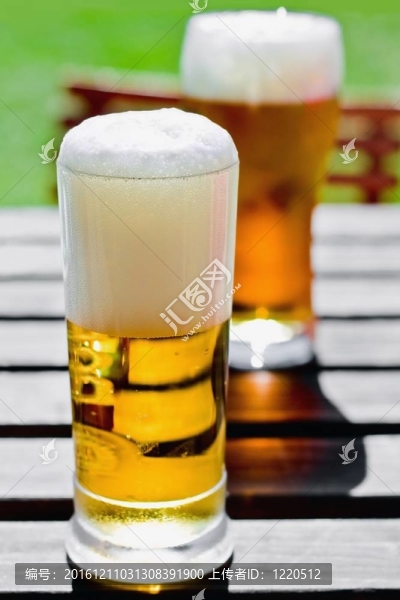 兩杯啤酒