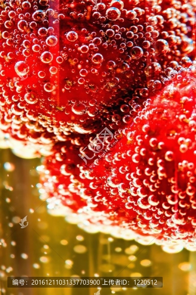 香檳中的Strawberry
