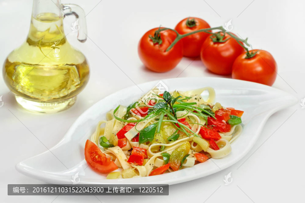 意大利面和蔬菜