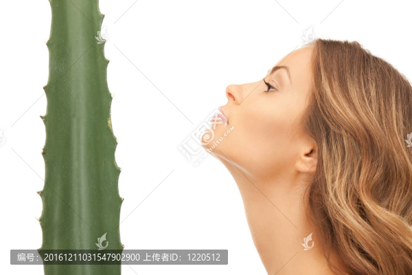 可愛(ài)的女人與aloe,vera