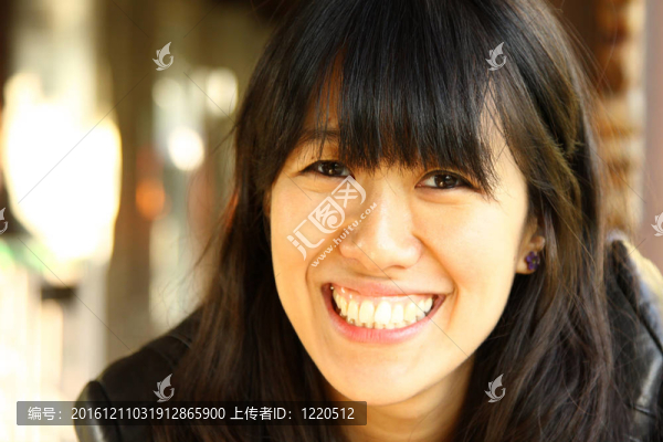 快樂的亞洲女人