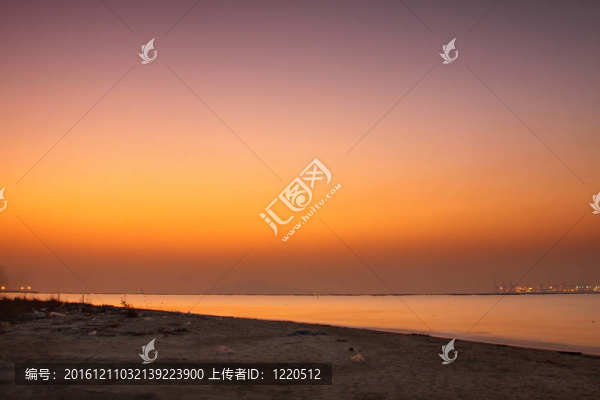 冬天在海洋上日落