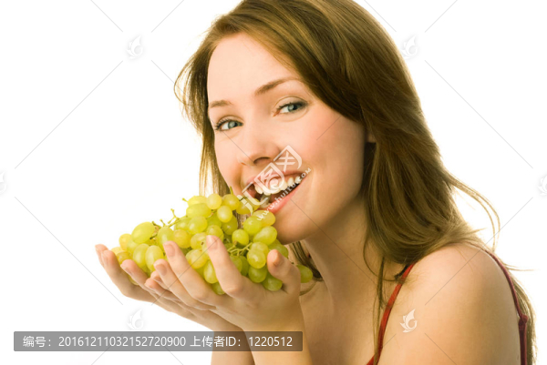 美麗女人與葡萄