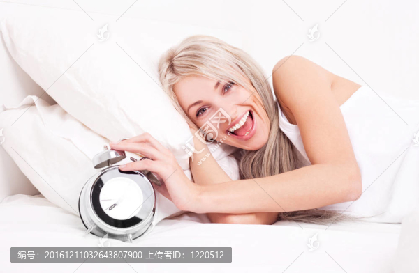 女人醒來