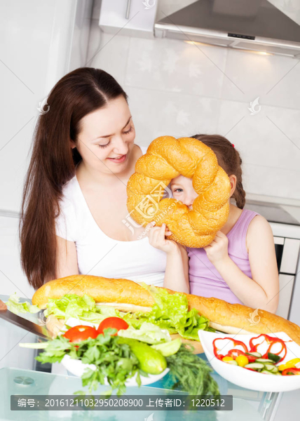 母女做飯