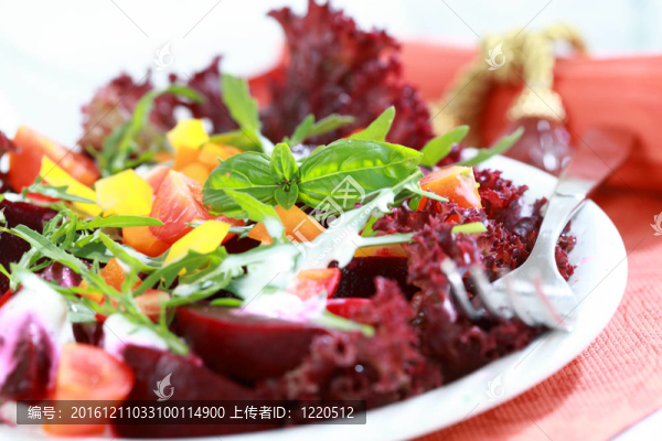 混合甜菜沙拉