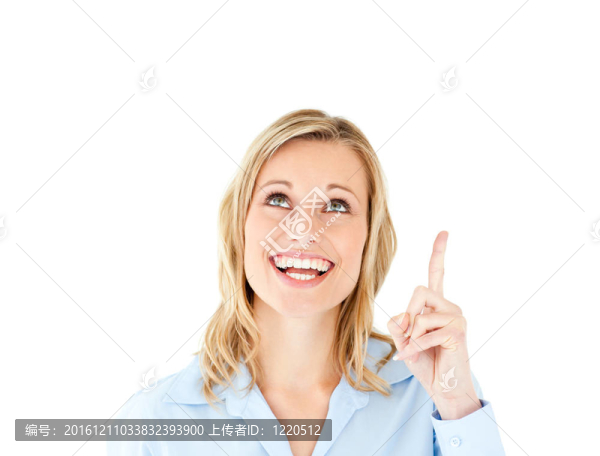 快樂的年輕女子指向孤立