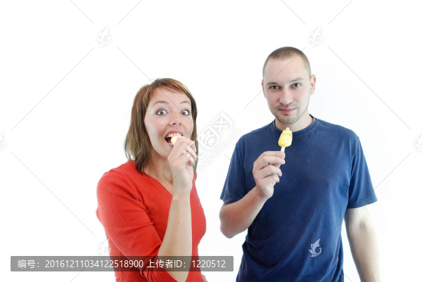 幸福的夫婦與冰淇淋