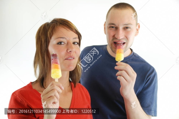 幸福的夫婦與冰淇淋
