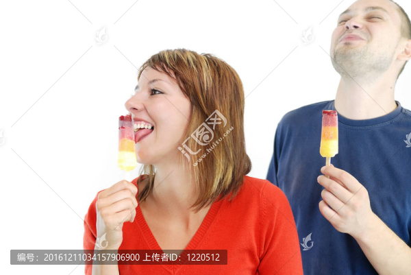 幸福的夫婦與冰淇淋