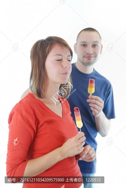 幸福的夫婦與冰淇淋