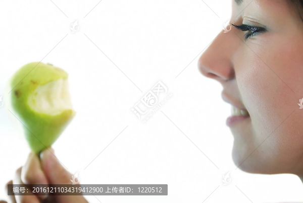 美麗的女孩與梨